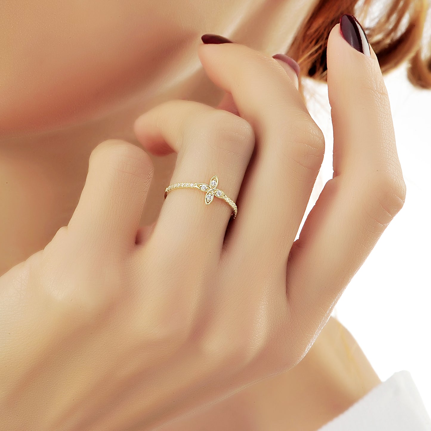 Bloemvormige Minimalistische Cluster Diamanten Gouden Ring