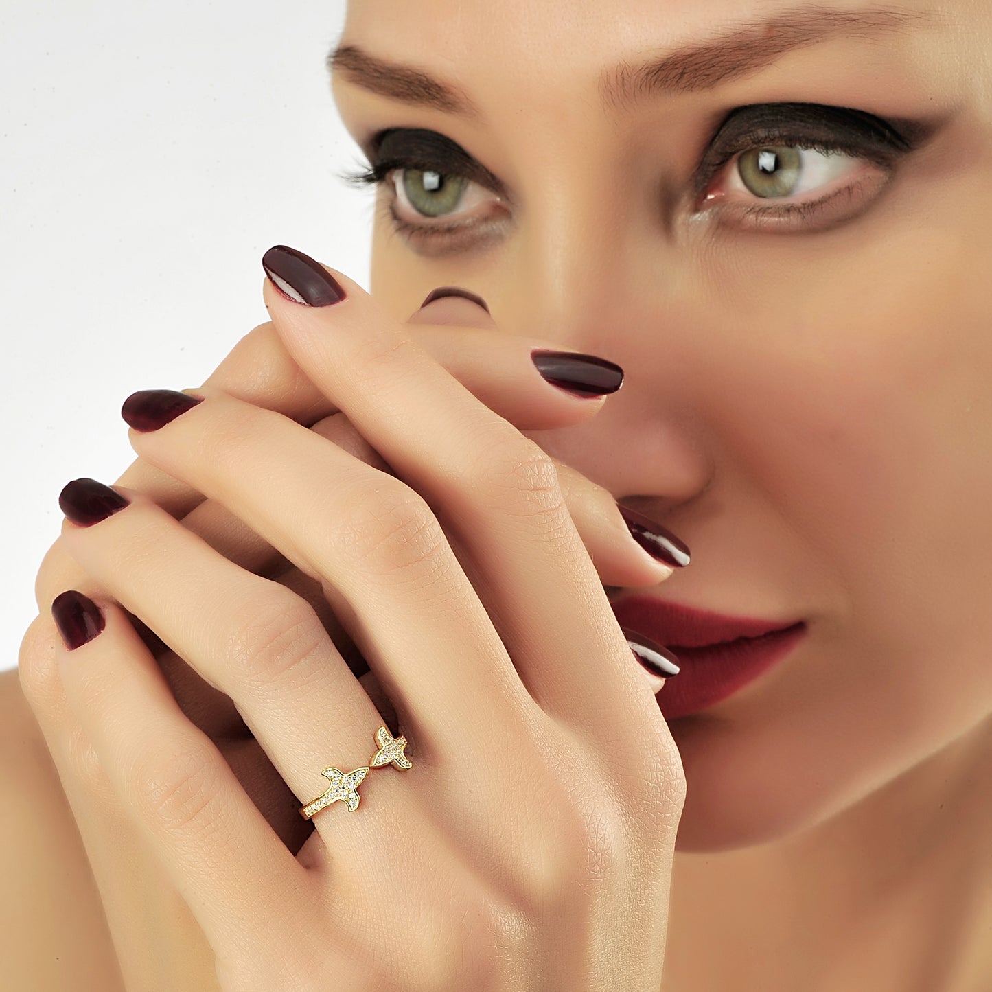Minimalistische Cluster Diamanten Gouden Ring, Handgemaakte Gebogen 14k Massief Gouden Verlovingsring