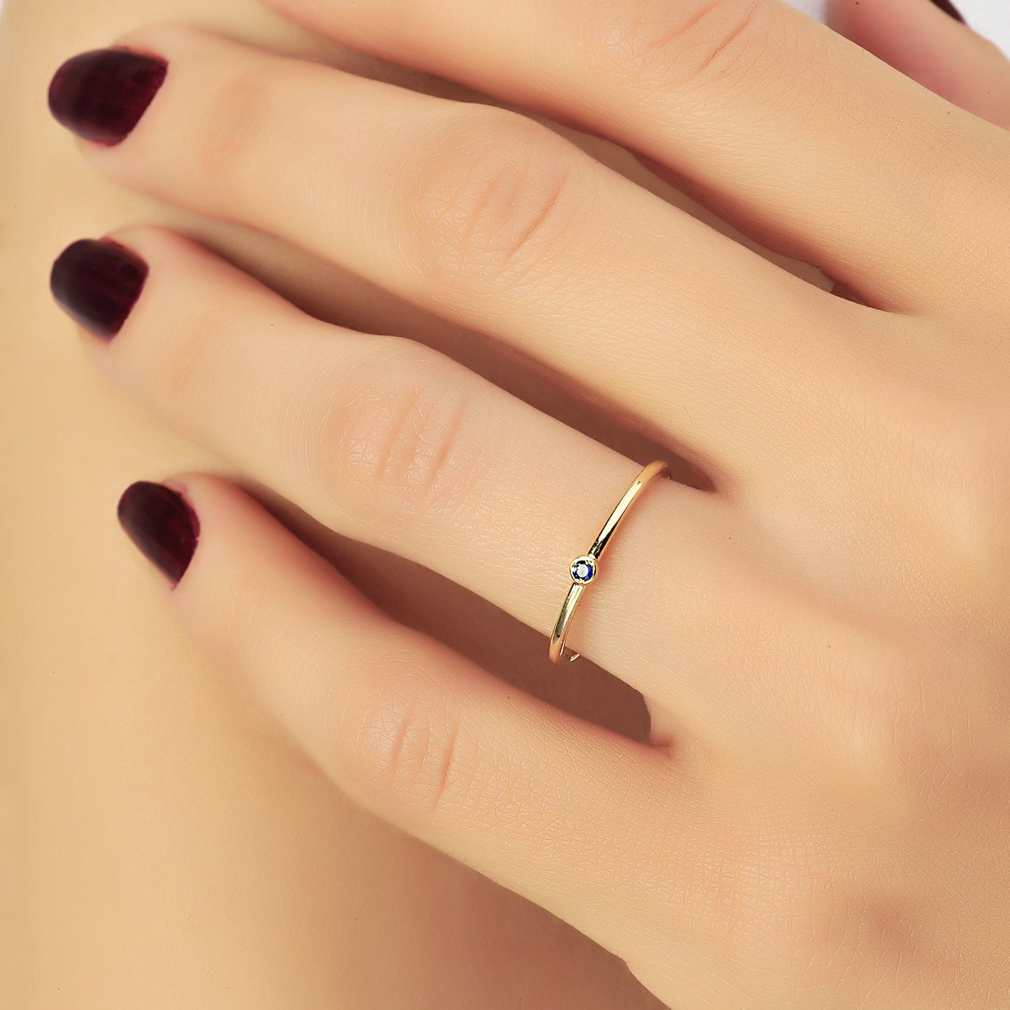 Minimalistische Ring Met Blauwe Saffier Diamanten Futuristische Ring, Eenvoudige Handgemaakte 14k Solitaire Massief Gouden Ring