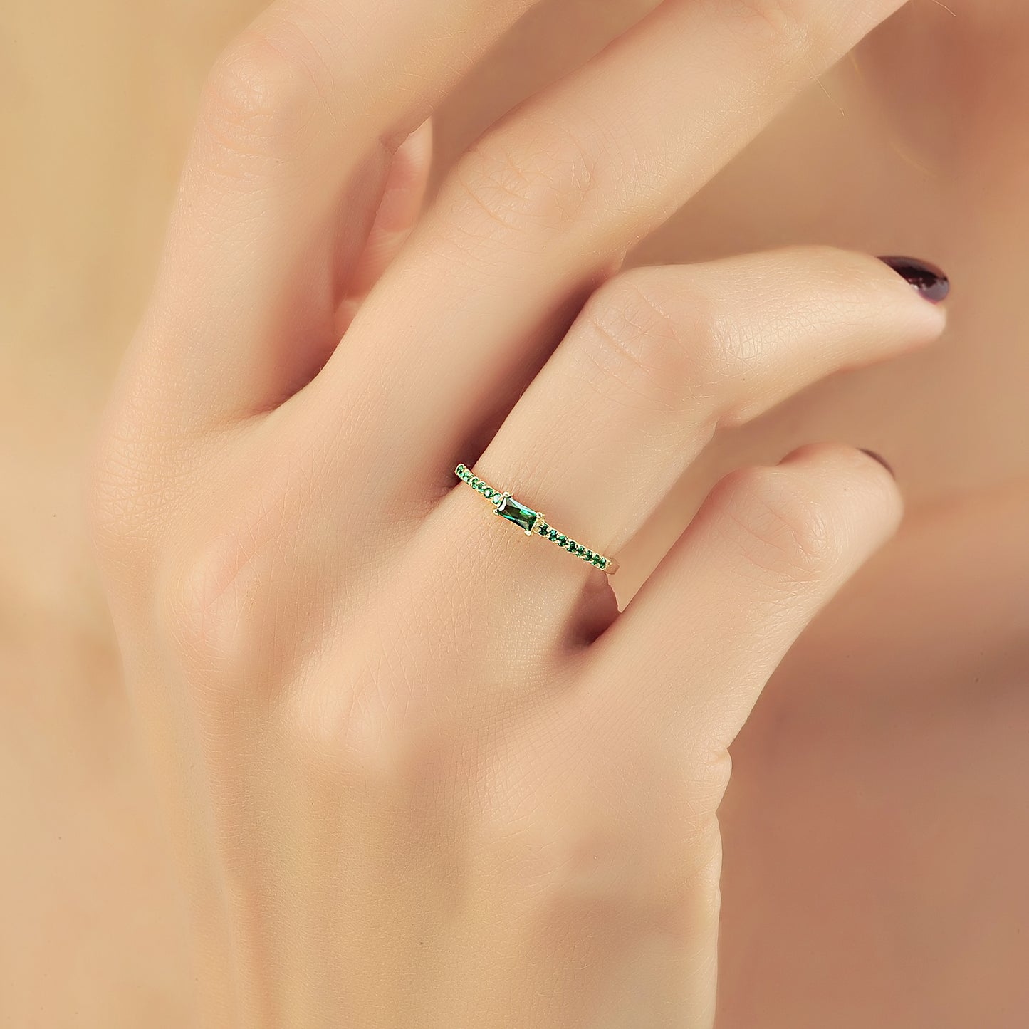 Stokbrood en Ronde Cluster Groene Smaragd Ring Voor Verloving, Handgemaakte Halve Eeuwigheid Smaragd 14k Massief Gouden Ring