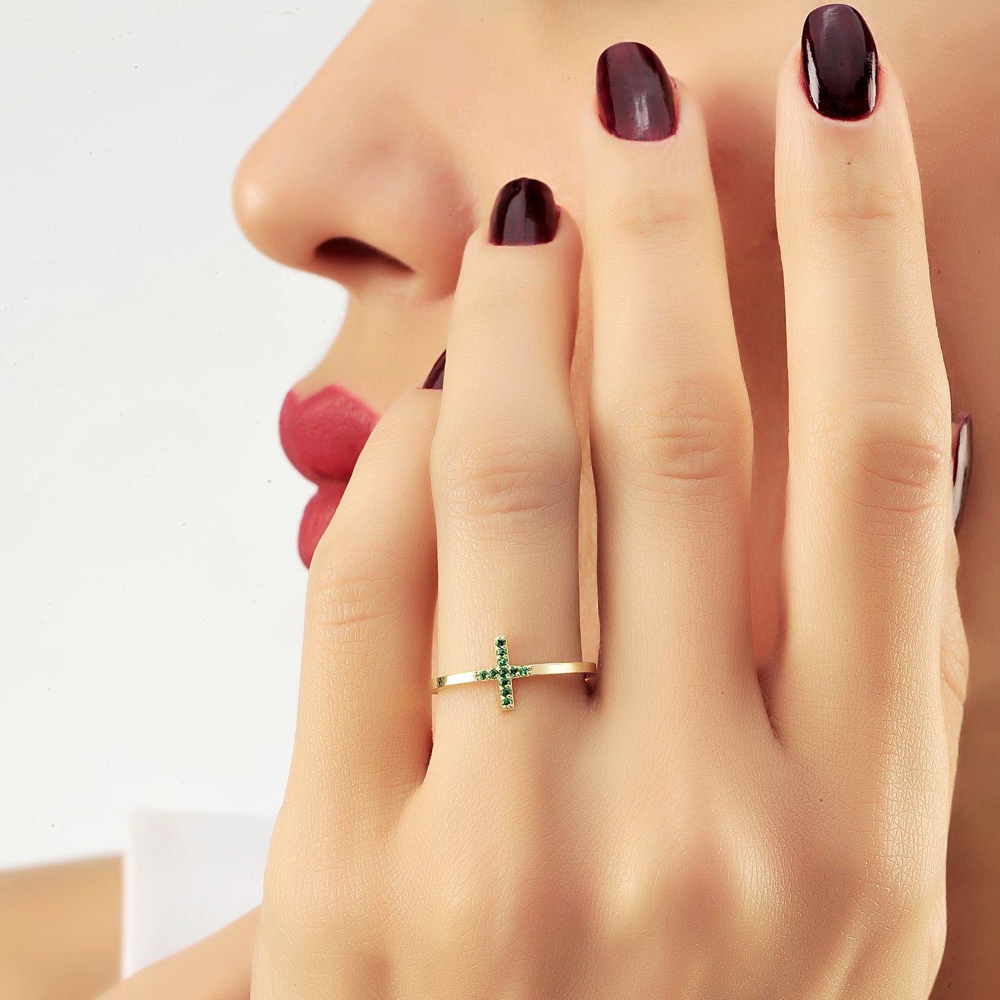 Kruis Groene Smaragd Plus Vormige Ring Voor Verloving en Huwelijksaanzoek, Minimalistische Handgemaakte Cluster 14k 18k Massief Gouden Ring