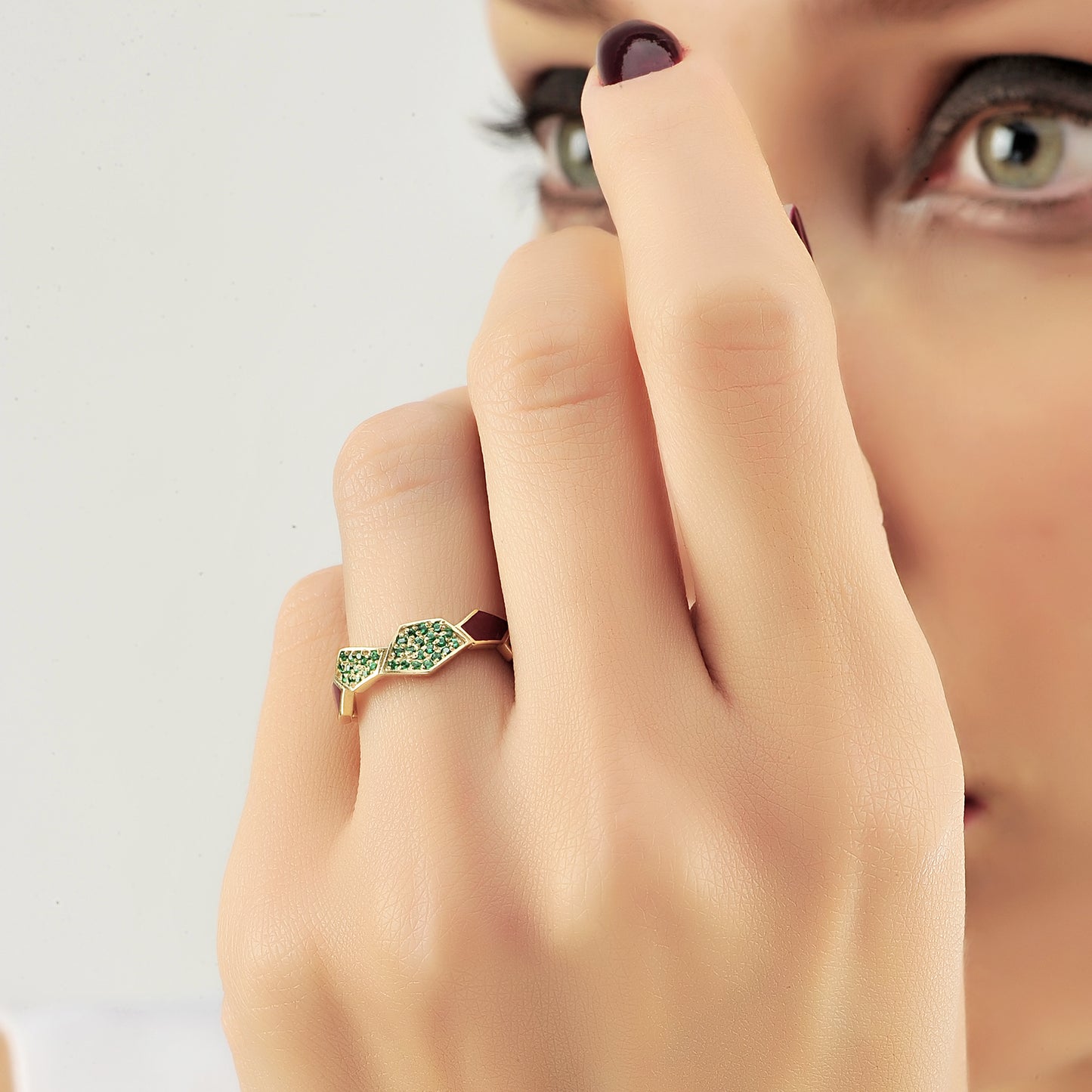 Honingraat Emaille Groene Smaragd Diamanten Ring, Handgemaakte Zeshoekige Gebogen Custom Design Ring Voor Trouwdag